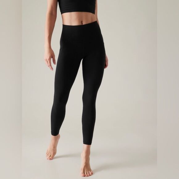 NWT Athleta Salutation Stash Pocket 11 7/8 Tight. Black. Medium Petite